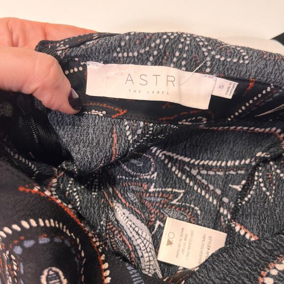 NWT ASTR Halter Neck Black Printed Wide Leg Jumpsuit Sz Small - Picture 6 of 10